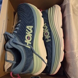 HOKA NIB SIZE 9
